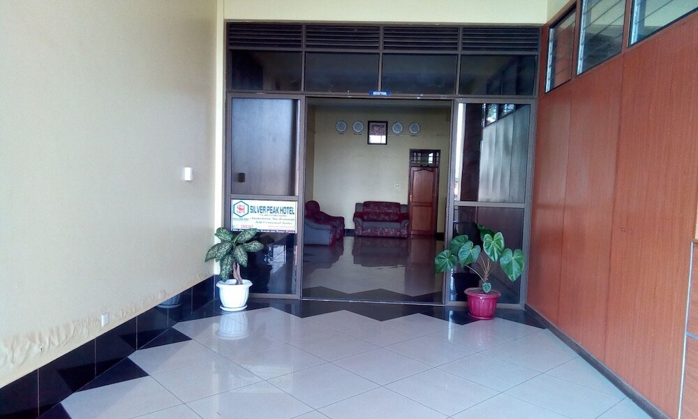 Фото Silver Peak Hotel Lira Ltd