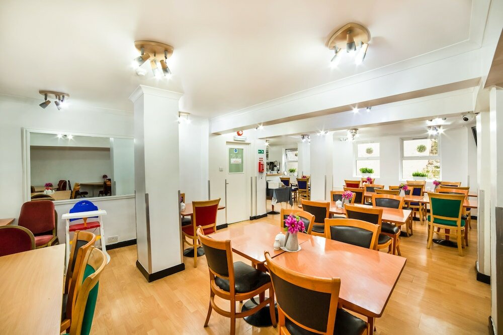 Фото Oyo Townhouse New England Victoria