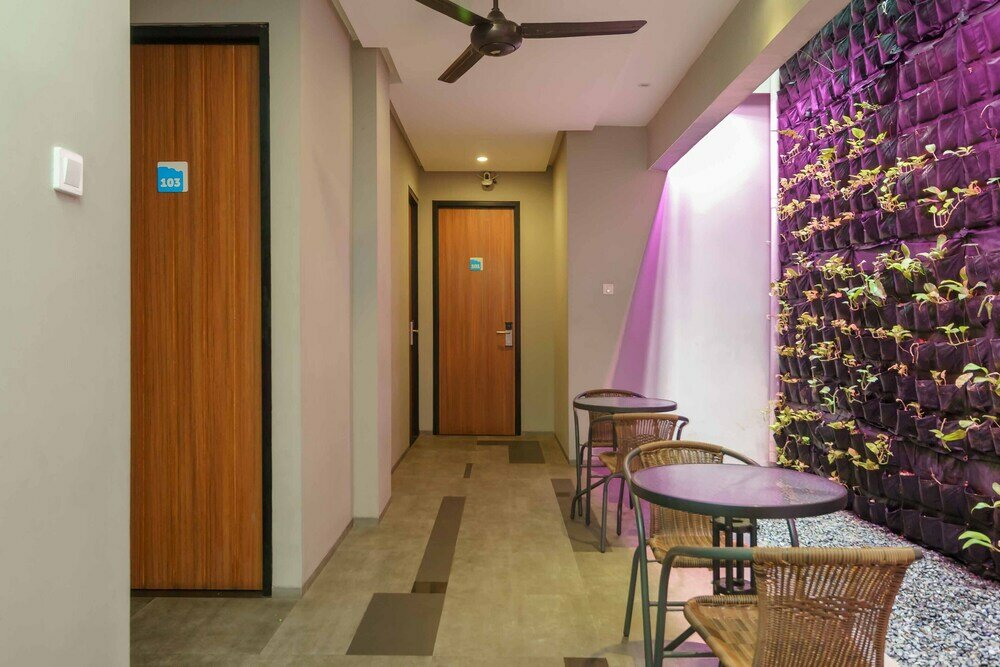 Фото RedDoorz Plus near Radio Dalam 3