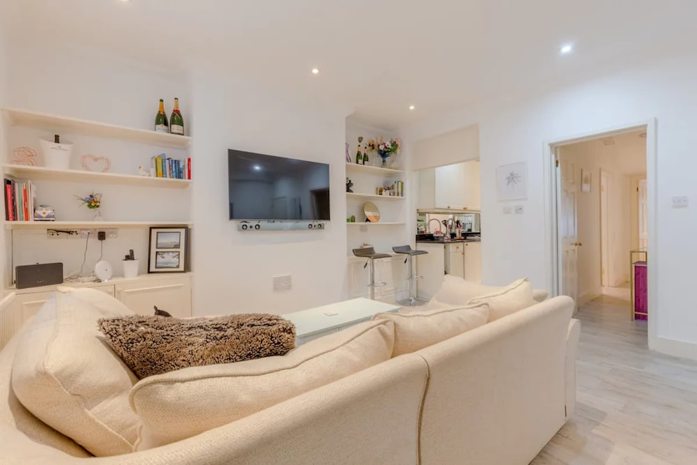 Фото Stylish 1 Bedroom Apartment in Pimlico With Lovely Garden