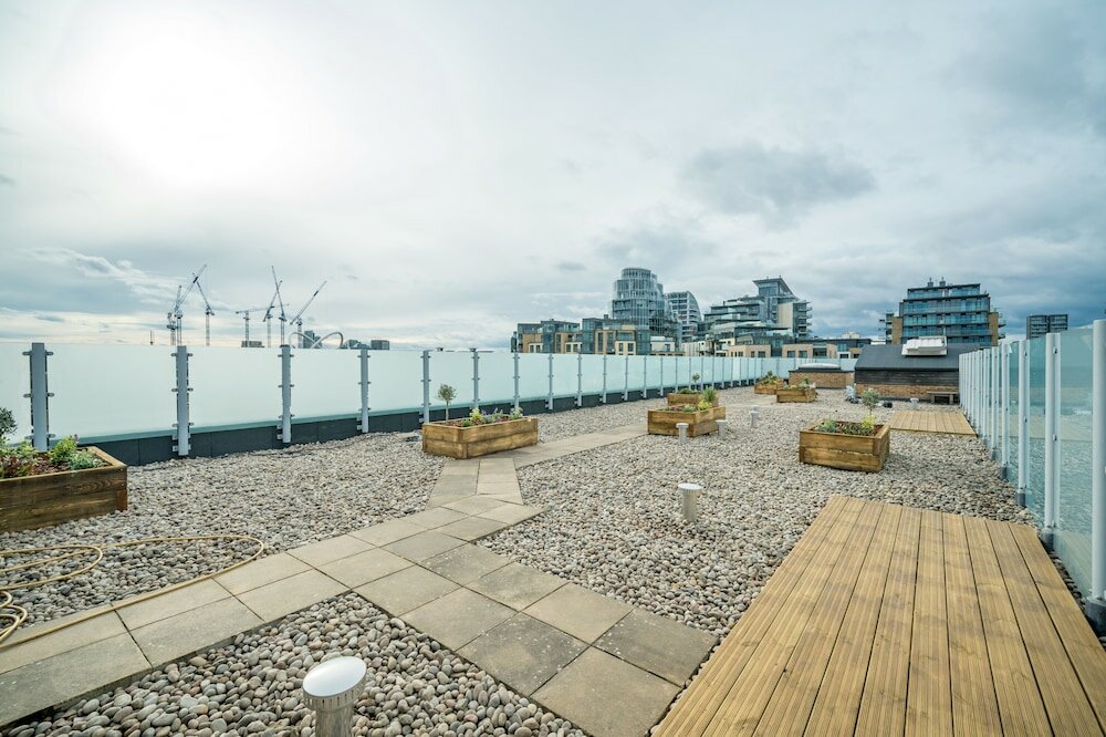 Фото Altido Gorgeous 2-Bed Flat W Desk In Wandsworth