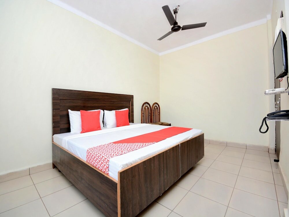 Фото Oyo 30943 Hotel Tourist