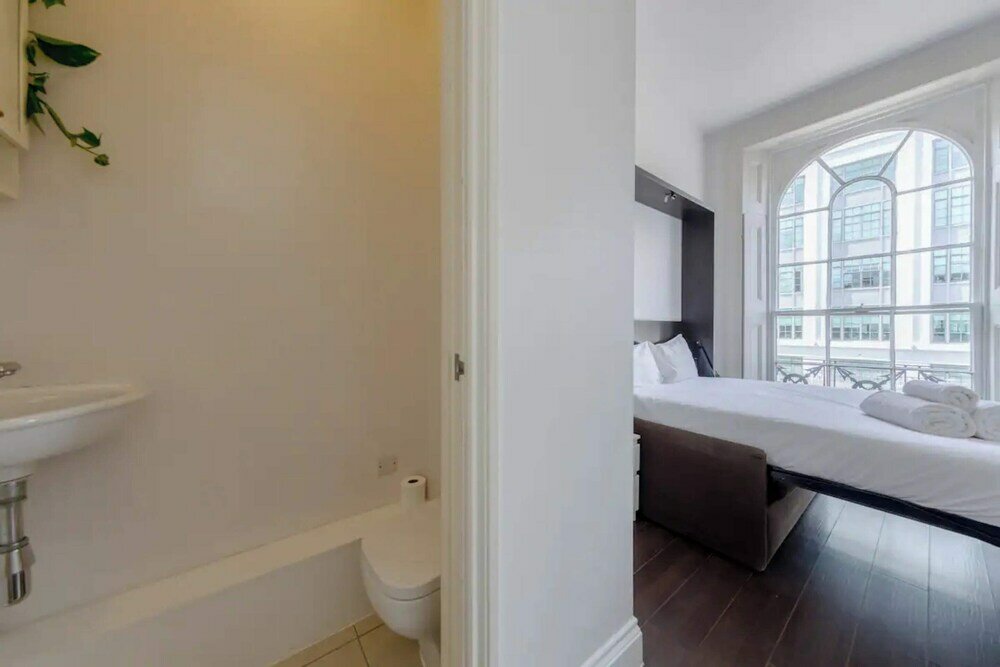 Фото Incredibly Located Studio Flat - Camden Town