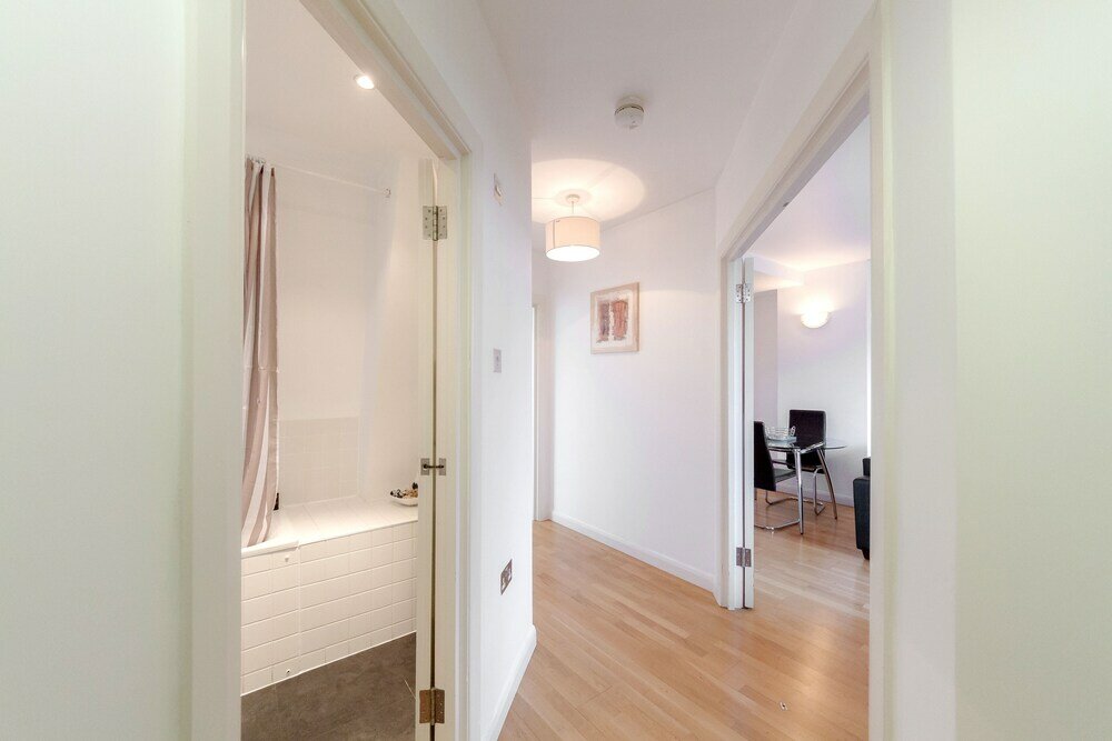 Фото Roomspace Apartments -Groveland Court