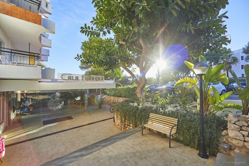 Фото Hotel Cabot Cala Ferrera