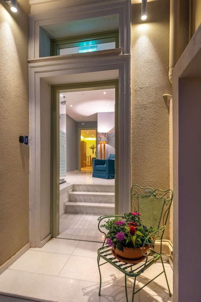 Фото Plaka Boutique Apartments