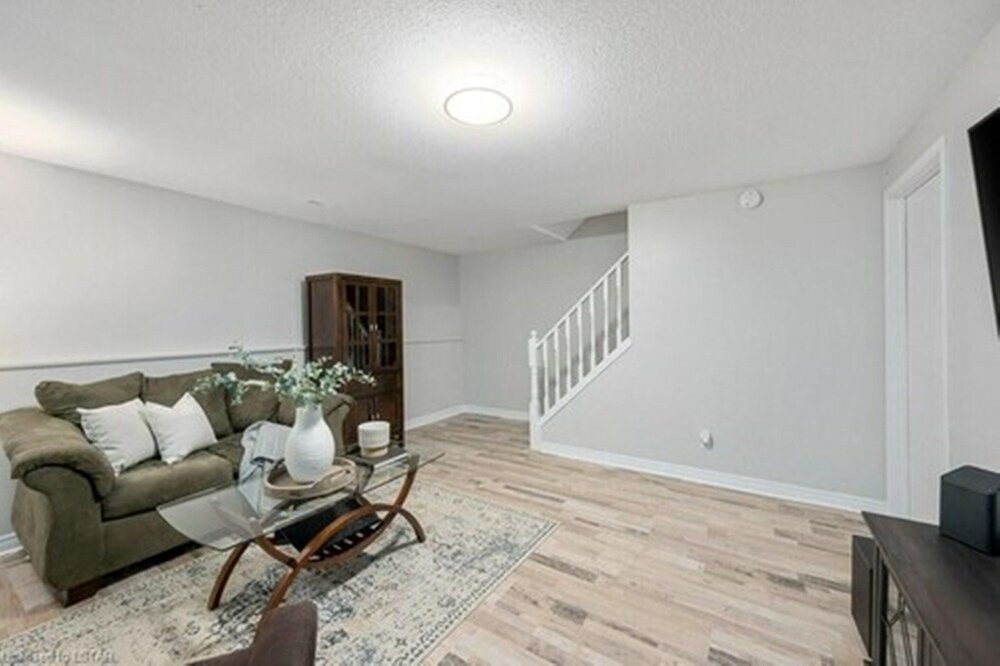 Фото Globalstay. Elegant 3 Bedroom Townhouse in London