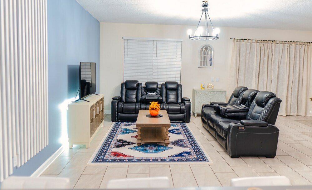 Фото Lakeview Luxury 9 Bedroom & 5 Bathroom w Private Pool