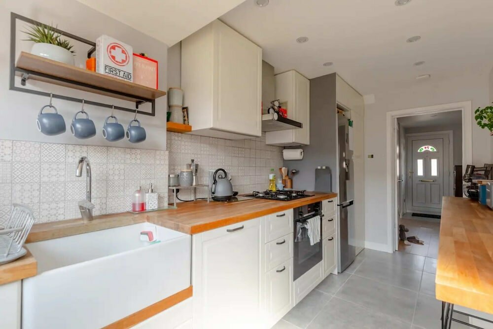 Фото Modern & Spacious 3bd House - Canning Town