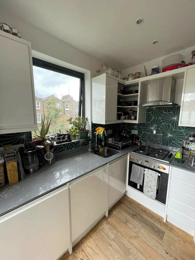Фото Snug 1bd Flat With Balcony - Stoke Newington