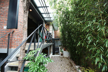 Фото Hongdae Guesthouse Pajamaparty - Hostel