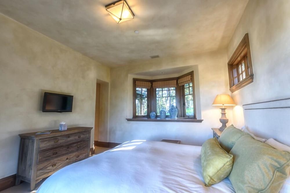 Фото Lx1: Chateau D' Renaitre - Carmel-by-the-sea Luxury Villa: