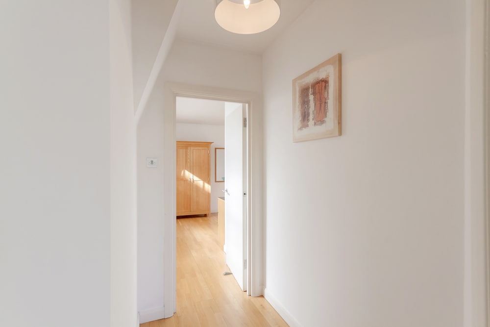 Фото Roomspace Apartments -Groveland Court