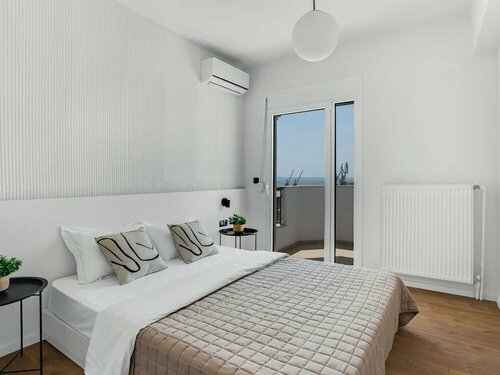 Гостиница Sanders Arch - Lovely Family Apt w Balcony в Салониках