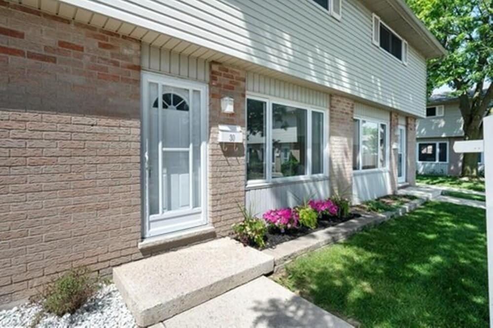 Фото Globalstay. Elegant 3 Bedroom Townhouse in London