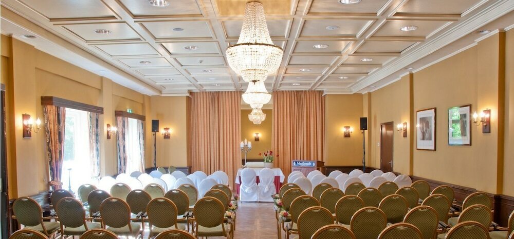 Фото Hotel Mastbosch Breda