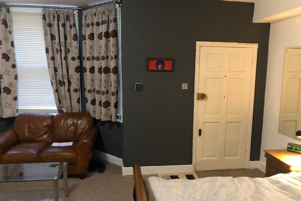 Фото Comfortable and Cosy Studio in Chelsea
