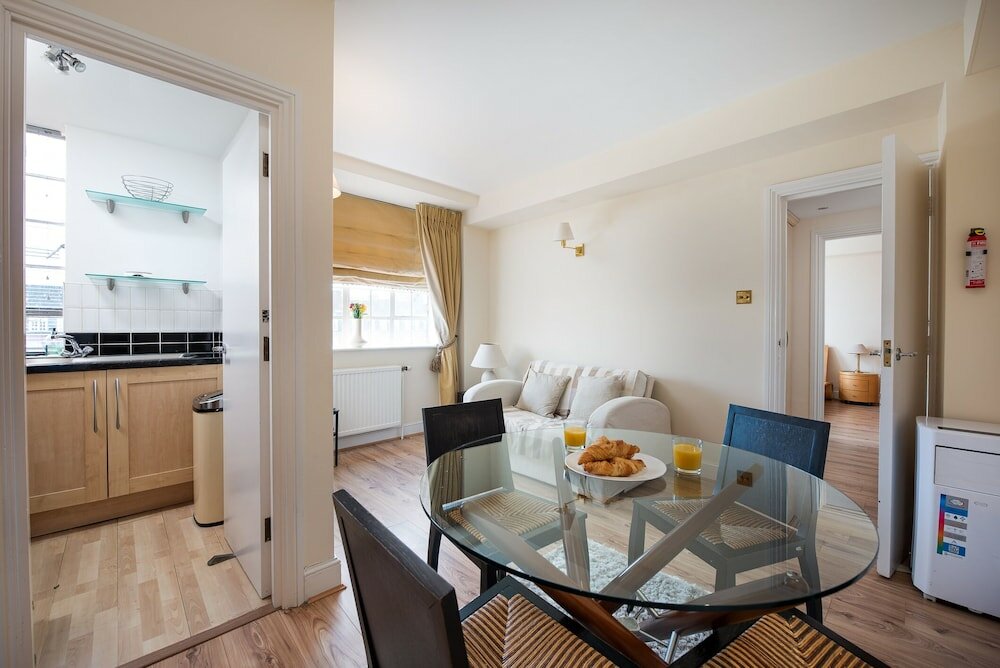 Фото Chelsea Cloisters by Capital