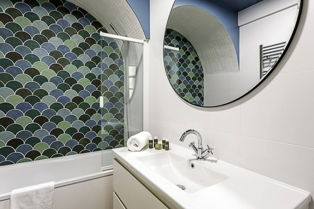 Фото Highgate Haven: A Beautiful Apartment