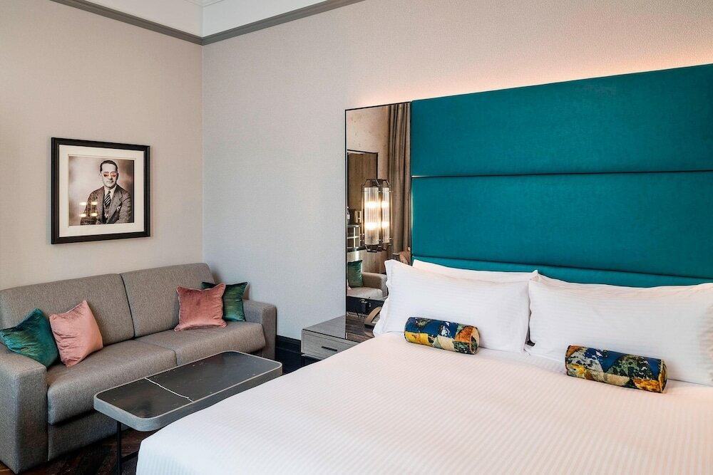 Фото The Dixon Autograph Collection