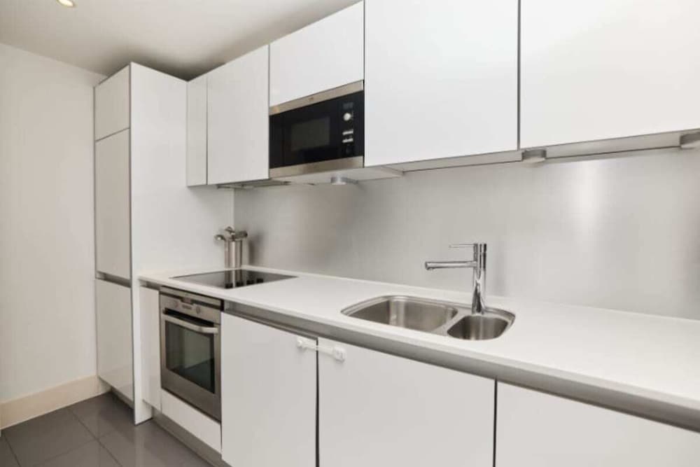 Фото The Graham Park Hideout - Breathtaking 2bdr Flat With Balcony