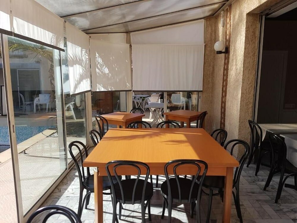 Фото Adonis Arc Hôtel Aix