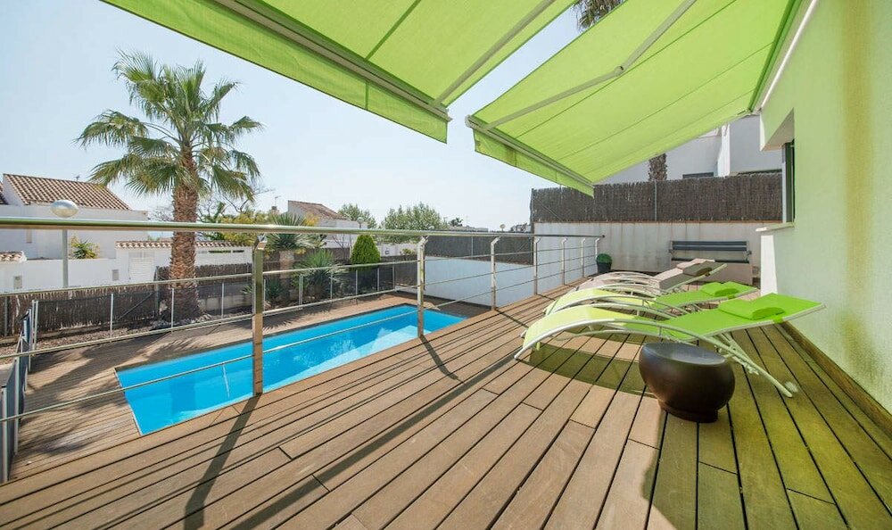 Фото Villa Déjà Vu with stunning sea views