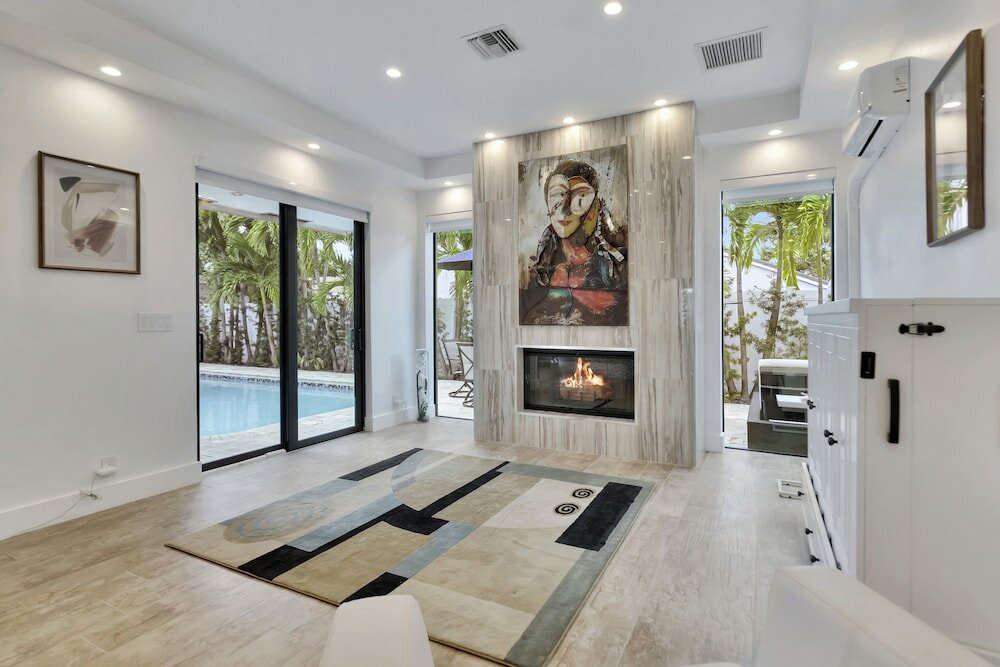 Фото Lynora's Luxe Estate Modern Design