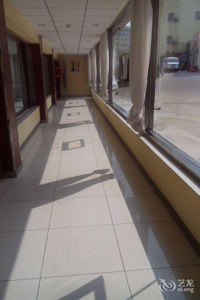 Фото Mercure Qingdao Downtown