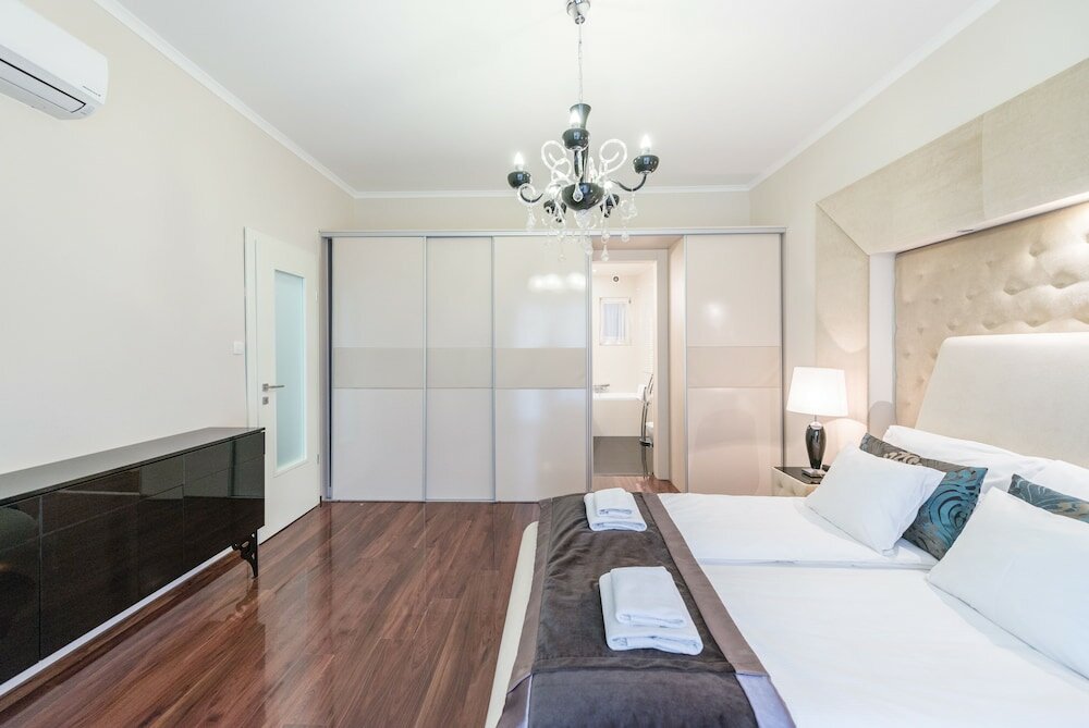 Фото Venus Apartments - Liberty Bridge