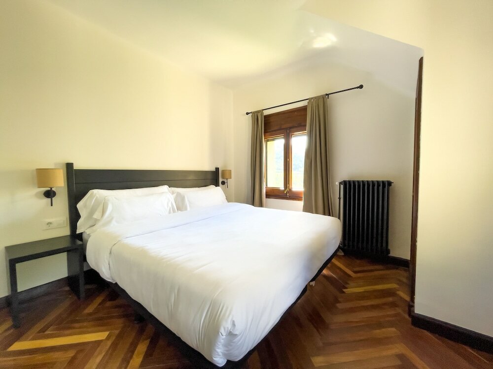 Фото Angelats Hotel