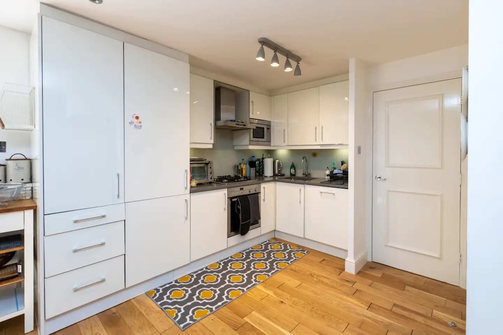 Фото Modern & Spacious 2bd Flat - Westbourne Park