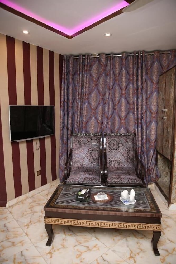 Фото Premier Inn Gulberg Lahore