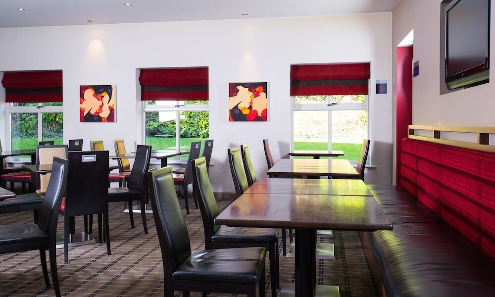 Фото Holiday Inn Express Taunton East, an Ihg Hotel