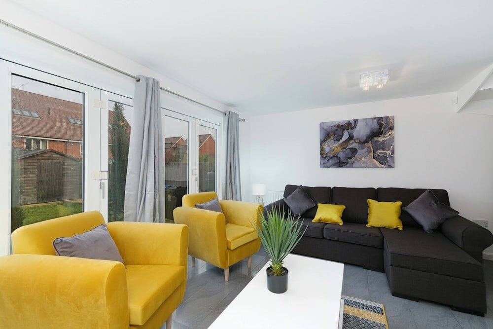 Фото Lindsey Serviced 4 Bedroom 2 Bath house