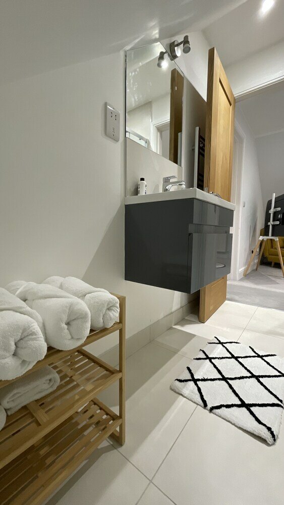 Фото 5 Star Unique Luxury Detached Apartment in Windsor