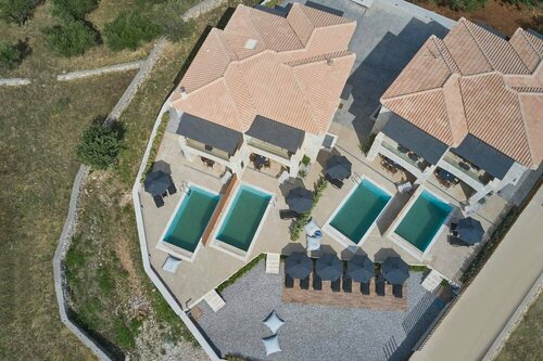 Гостиница Beachfront Alassa Villas With Private Pools