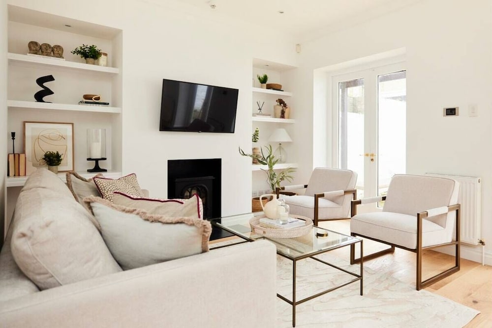 Фото The Kensington & Chelsea Escape - Stunning 5bdr With Patio + Terrace