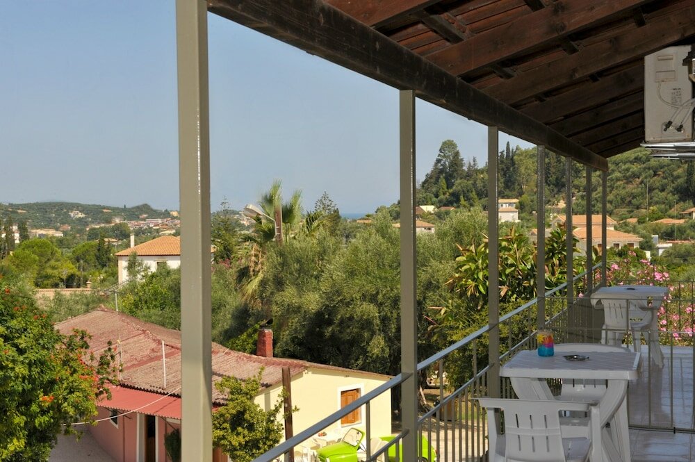 Фото Petros Giatras - Rooms