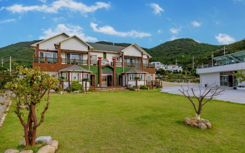 Фото Yeosu Glow Floor Pension