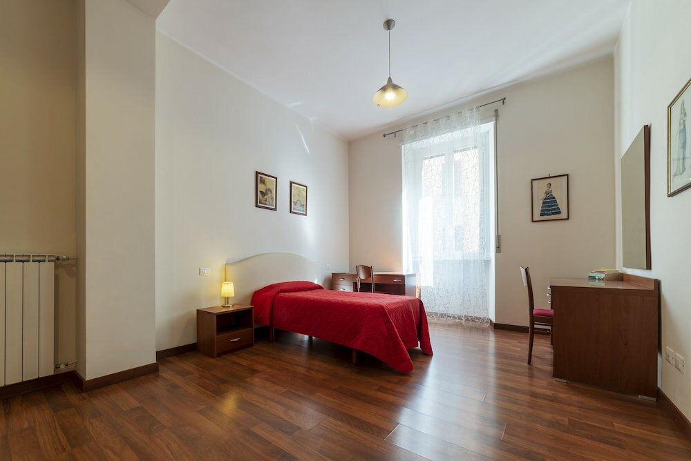 Фото Piazza Re di Roma Apartment