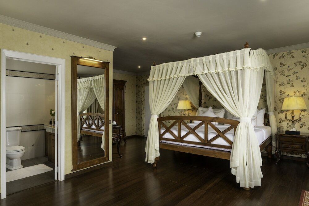 Фото The Westbury Palace