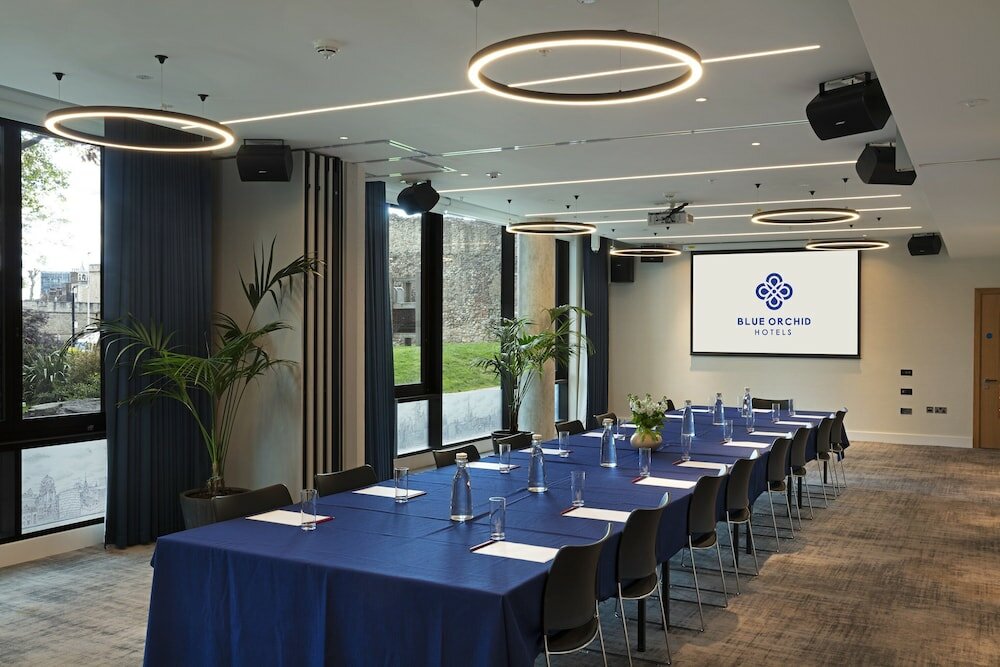 Фото Отель Tower Suites by Blue Orchid