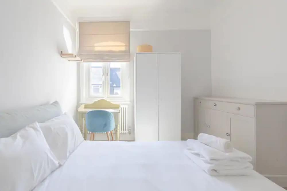 Фото Charming 4bd House With Private Garden - Tooting