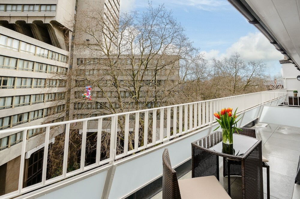 Фото Lak Serviced Apartments