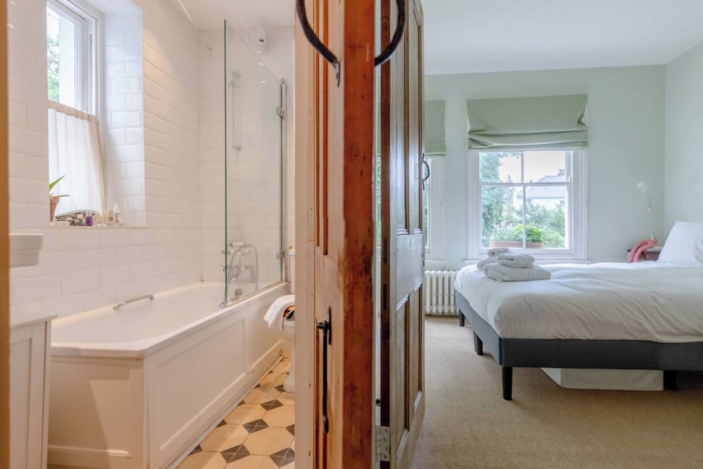 Фото Bright & Charming 1bd Flat - Clapton