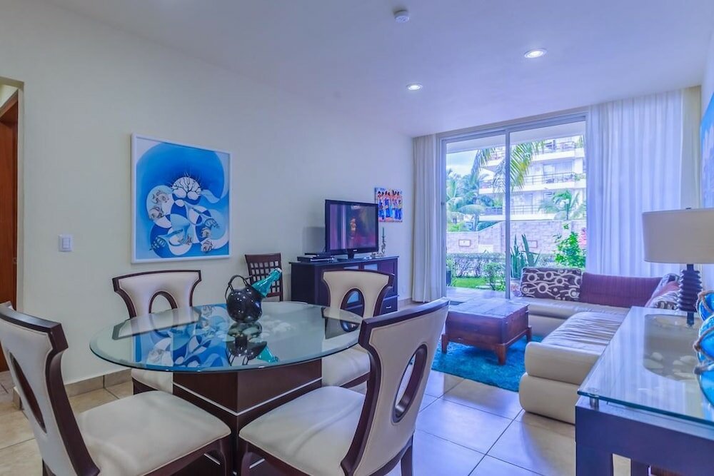 Фото Beautiful Ground Floor Two Bedroom Suite at Ixchel