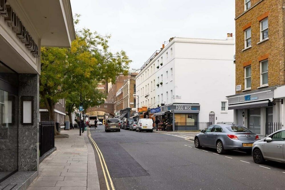 Фото The Escalier Mews - Stunning 3bdr Mews Home Flooded with Natural Light