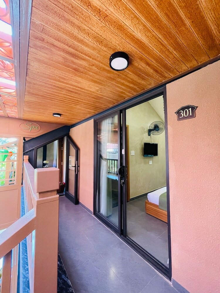 Фото The Linh Seaside Villa Hoi An