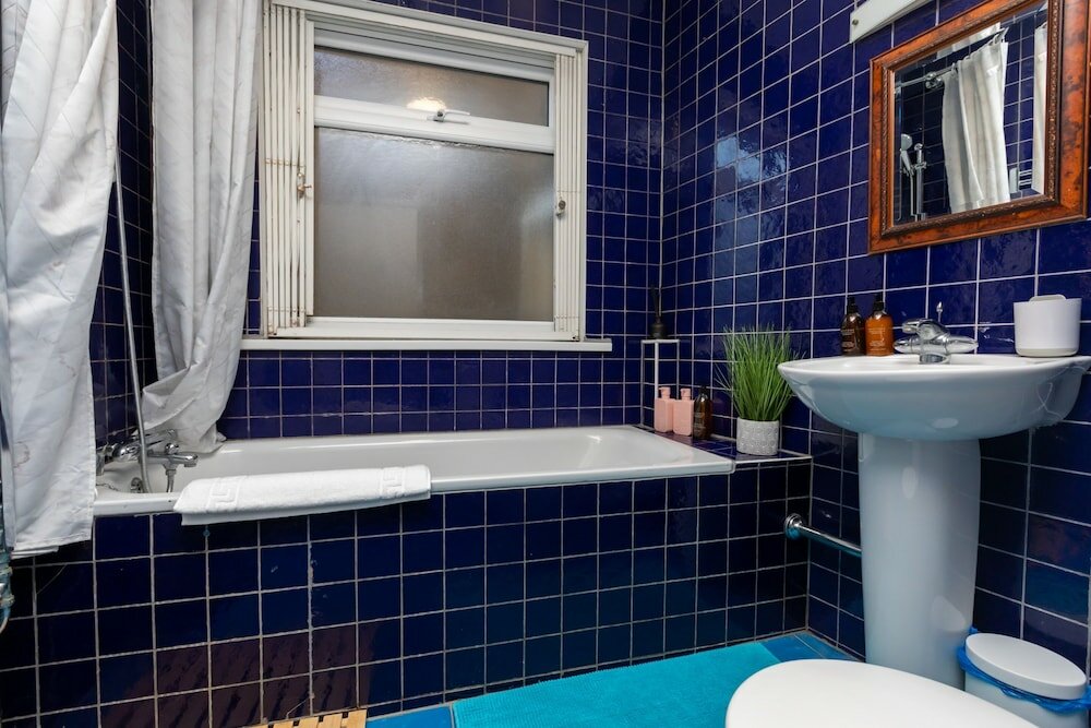 Фото Serene and Spacious 1 Bedroom Garden Flat in Clapton